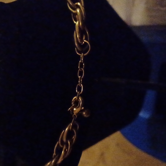 💝2/$20💝 Gorgeous White And Gold Tone Necklace by The Limited - Picture 5 of 5